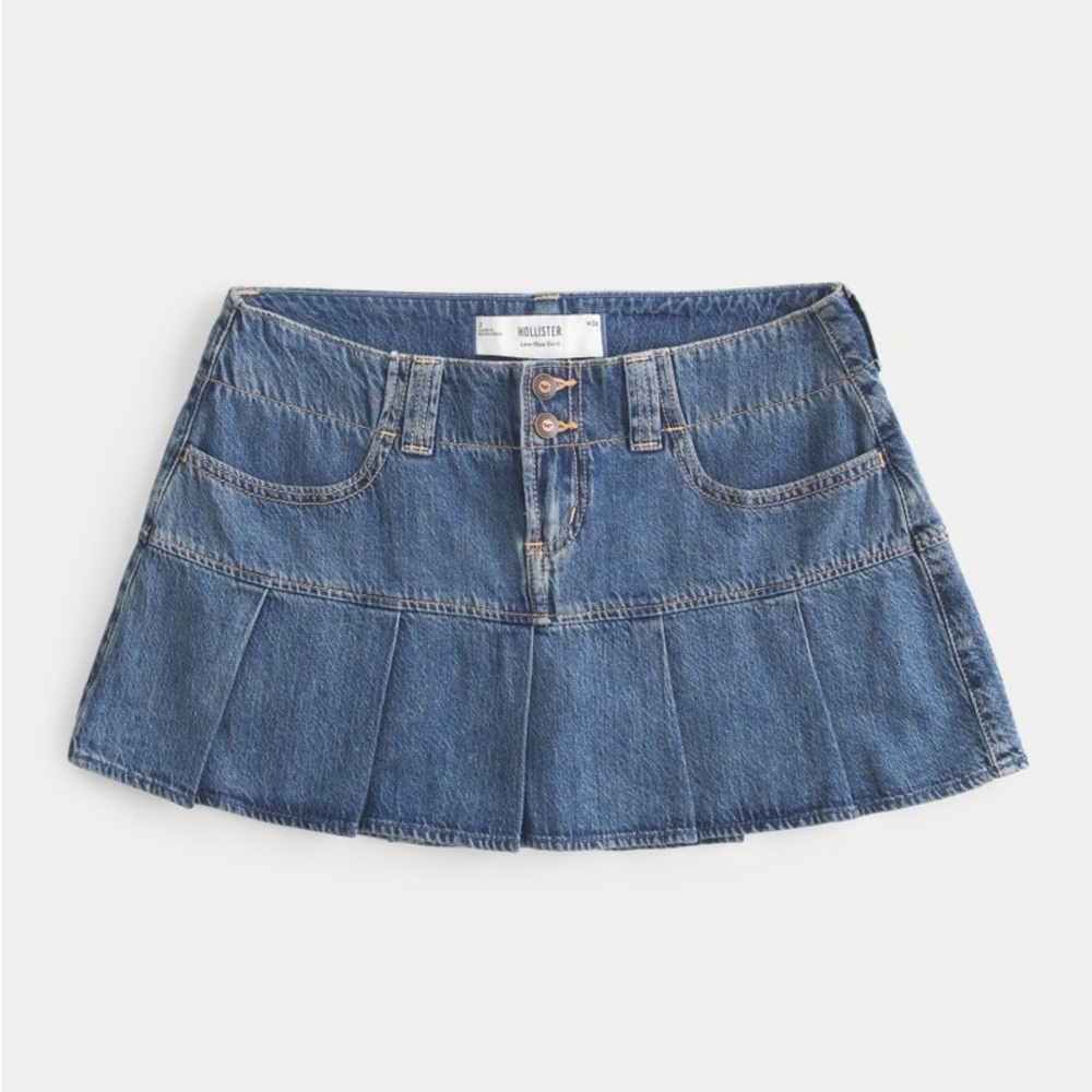 Hollister - Pleaded, Low Rise, MEDIUM WASH, Denim Mini Skirt
